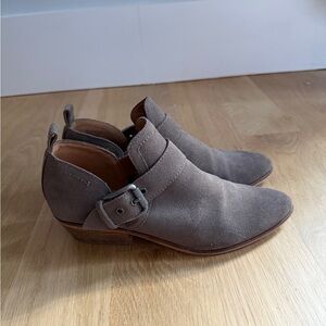 FRYE AND CO. Gray Suede Buckle Boots